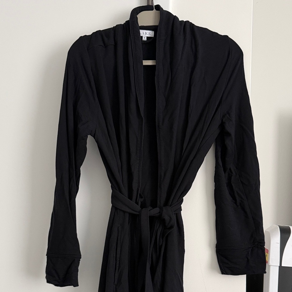 LAKE Robe in Black, size M!